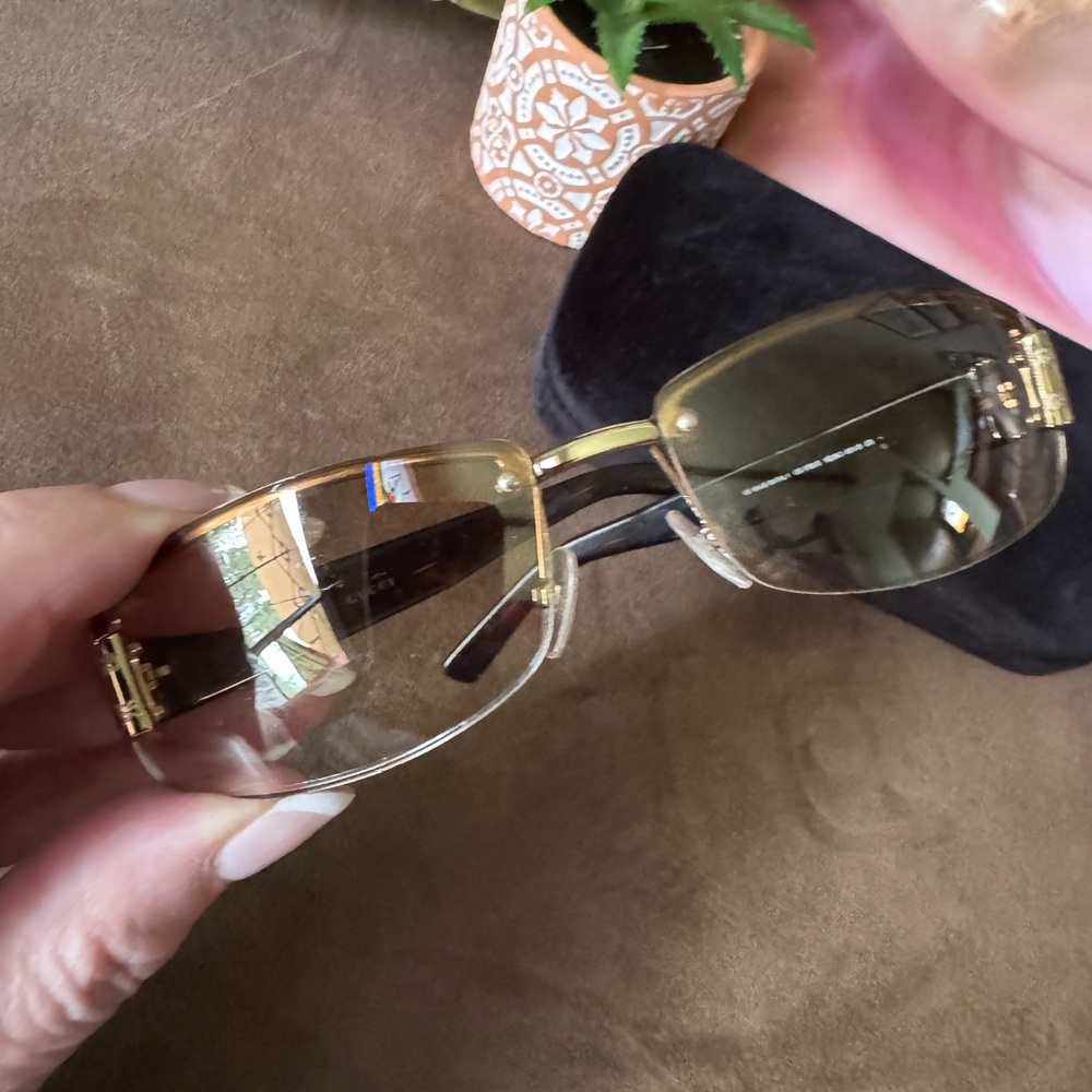 Gucci Sunnies with Case - Picture 10 of 16